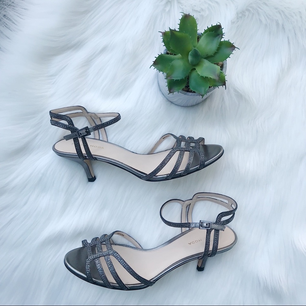 NWOT Pelle Moda Bronzed Crystal Embellished Heel - Picture 2 of 7
